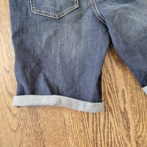 NWT Maternity Medium Oh Baby by Motherhood Secret Fit Belly Bermuda Jean Shorts - Picture 7 of 11